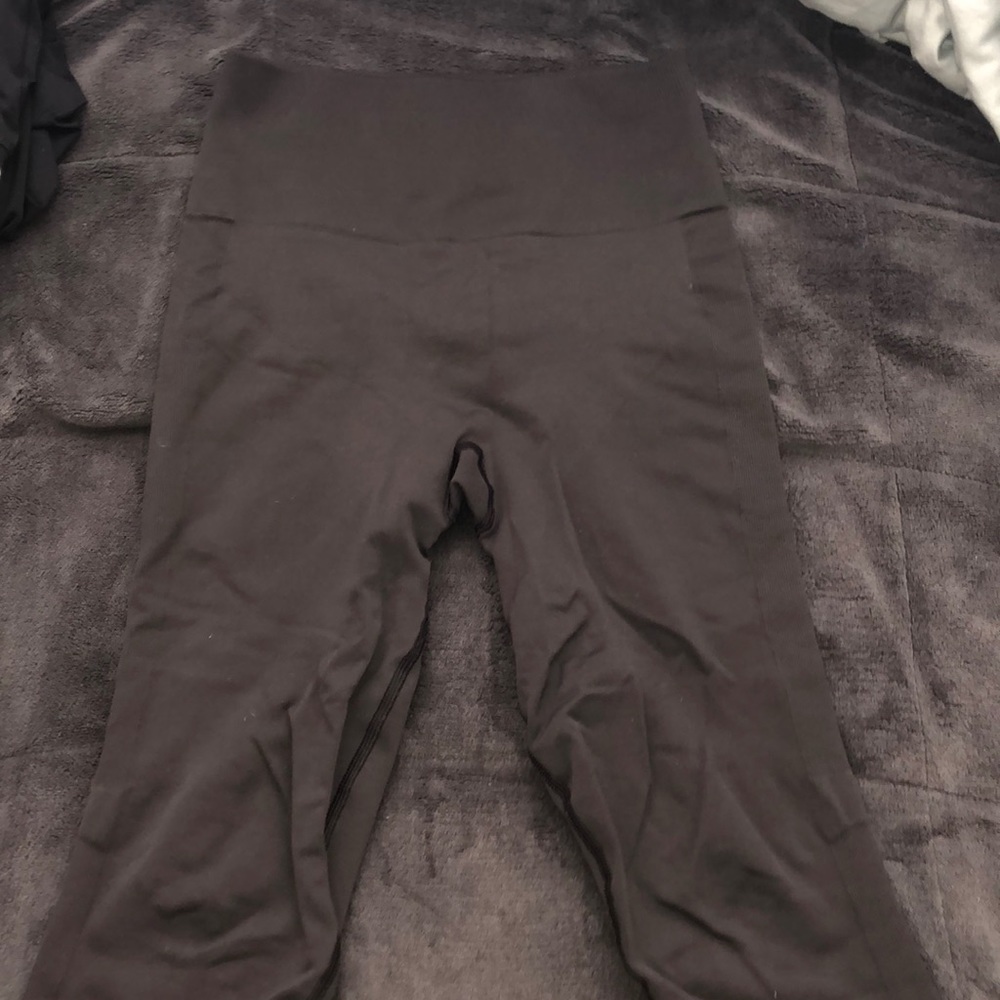 grey lulu lemon leggings